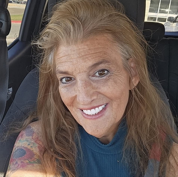 Meet your Posher, Jo - Picture 1 of 3